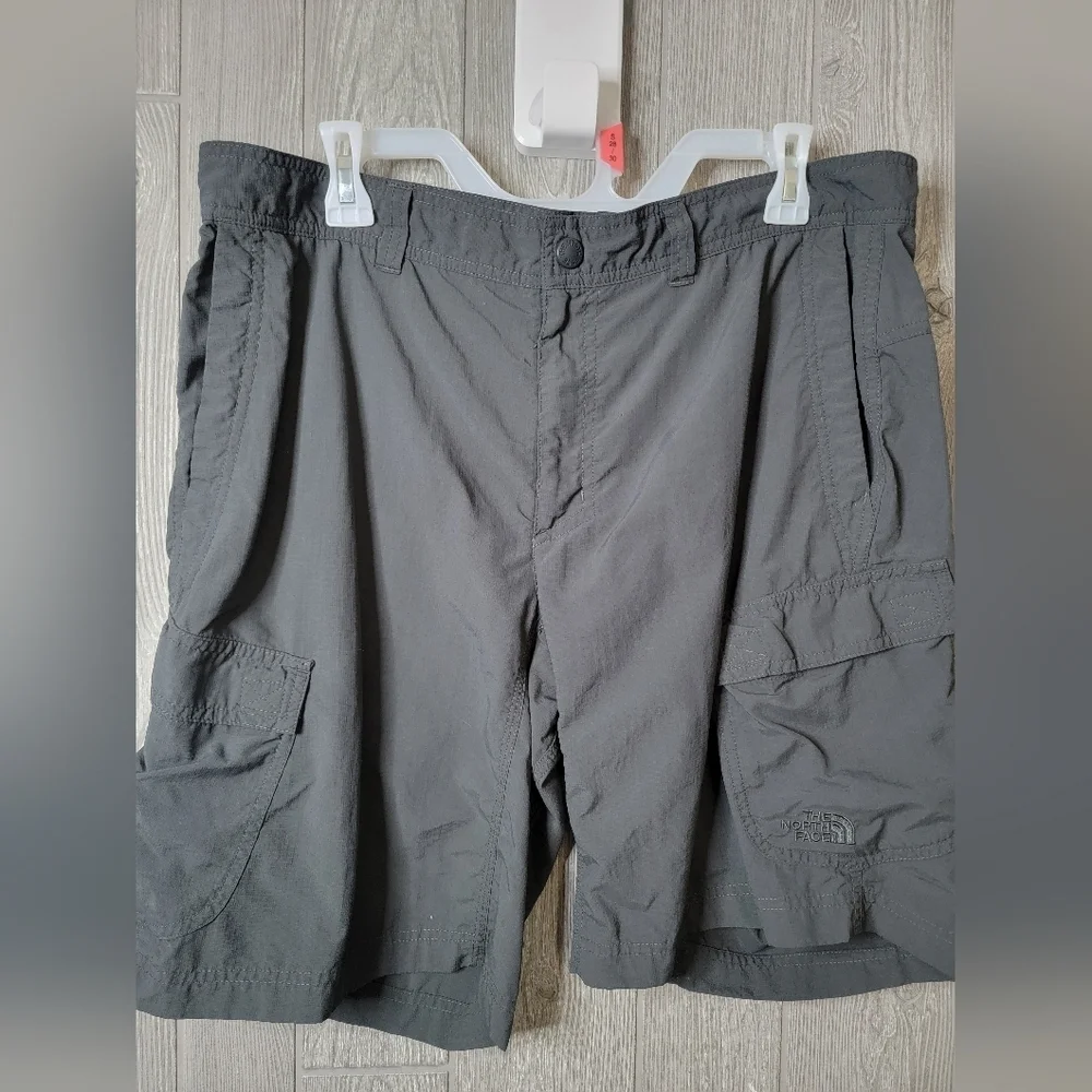 ♡The North Face Dark‎ Gray Cargo Shorts